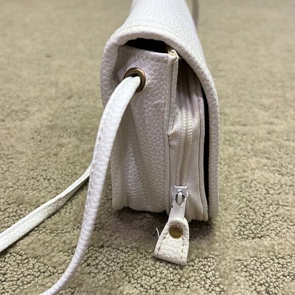 Kathy Lea Collection White Crossbody Purse w Built In Zip Wallet - Picture 7 of 8